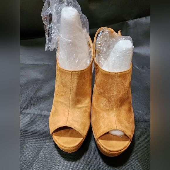 La Rosa Rose Toe Ankle Boots - Picture 1 of 8